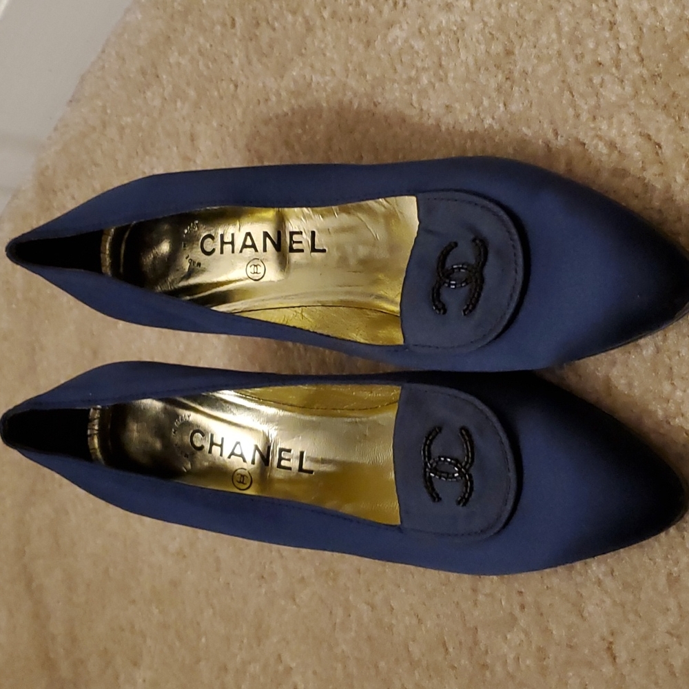 Chanel satin pumps